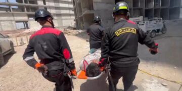 انهيار سقالة داخل مشروع سكني في بغداد.. الدفاع المدني ينقذ ثلاثة عمال دون تسجيل وفيات
