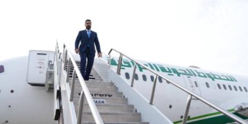 الزيدي يصل الدوحة لتقديم التعازي بوفاة والد أمير قطر