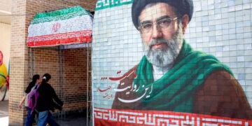 خامنئي يحدد شروط التفاهم مع واشنطن: سيادة لبنان أولاً ووقف الهجمات الإسرائيلية دون شروط