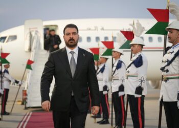 استعدادات رسمية في النجف.. الزيدي يشارك باستقبال جثمان خامنئي