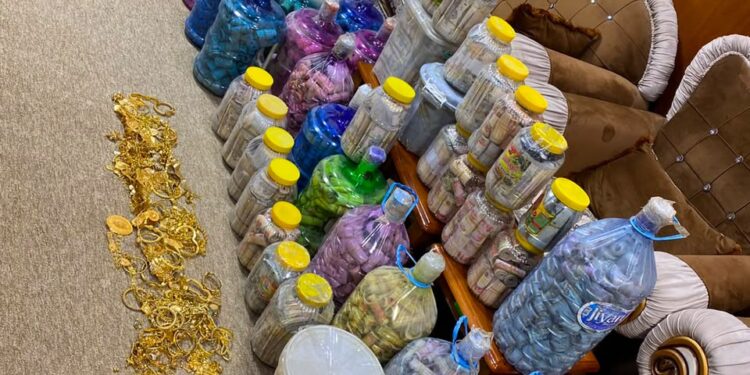تطور جديد في أكبر ملفات الفساد.. ضبط مليارات وذهب خلال التحقيق مع وكيل وزارة النفط