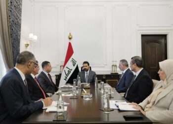 الزيدي يوجه بتكثيف ملاحقة شبكات الفساد والمخدرات وتعزيز التنسيق بين الأجهزة المختصة
