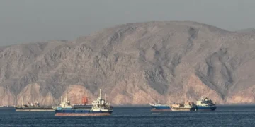 هرمز بين الدبلوماسية والتصعيد.. هل تنجح المفاوضات في إعادة فتح شريان الطاقة العالمي؟