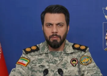 طهران تتوعد بالتصدي لأي تدخل أميركي في إدارة المضيق وتؤكد التزام السفن بالمسارات التي تحددها إيران