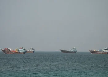 إيران: مضيق هرمز خط أحمر.. وتهديد باستهداف البنية التحتية في المنطقة إذا صعّدت واشنطن