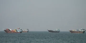 إيران: مضيق هرمز خط أحمر.. وتهديد باستهداف البنية التحتية في المنطقة إذا صعّدت واشنطن