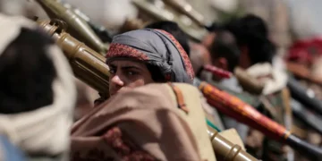 إيران توسع دعمها للحوثيين بإرسال قيادات عسكرية وأسلحة نوعية
