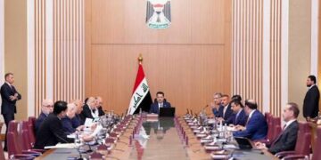 الزيدي يعيد رسم هيكل القرار الحكومي.. صلاحيات أوسع لرئيس الوزراء وتقليص نفوذ المجالس الوزارية