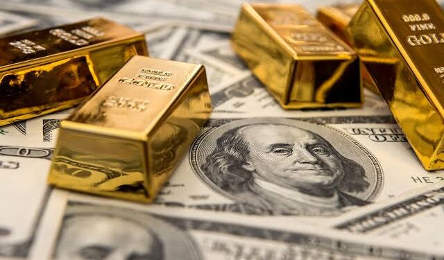 الذهب يتراجع مع صعود الدولار وترقب قرار الفيدرالي.. والأسواق توازن بين الفائدة والتوترات الجيوسياسية