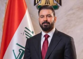 الزيدي يعلن تعطيل الدوام الرسمي الأربعاء تزامناً مع مراسم تشييع خامنئي
