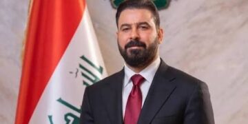 الزيدي يعلن تعطيل الدوام الرسمي الأربعاء تزامناً مع مراسم تشييع خامنئي