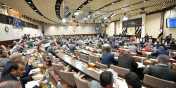 البرلمان يباشر الاستجواب الغيابي لرئيس هيئة الاستثمار ويستكمل عضويته بأداء ستة نواب اليمين الدستورية
