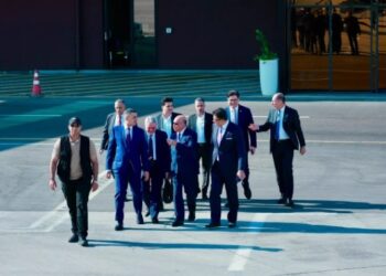 أول تحرك خليجي للحكومة الجديدة.. وفد عراقي رفيع يزور الكويت لتعزيز الشراكة الثنائية