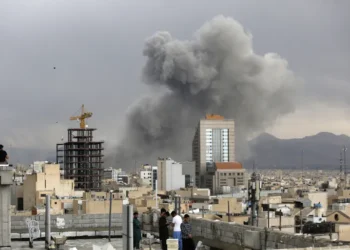 قتلى وتعطل خط طهران – مشهد.. التصعيد الأميركي الإيراني يمتد إلى البنية التحتية المدنية