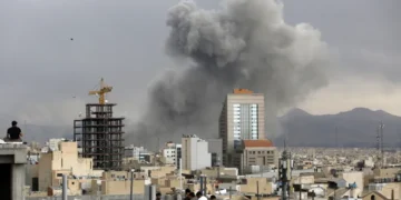 قتلى وتعطل خط طهران – مشهد.. التصعيد الأميركي الإيراني يمتد إلى البنية التحتية المدنية