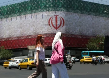صراع الأجنحة في طهران.. من يملك قرار إنهاء الحرب مع واشنطن؟