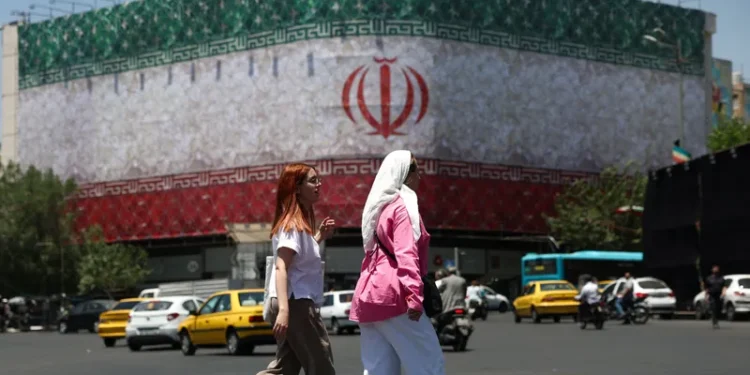 صراع الأجنحة في طهران.. من يملك قرار إنهاء الحرب مع واشنطن؟