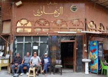 من الشطرنج إلى الهواتف الذكية.. كيف أعادت التكنولوجيا رسم هوية مقاهي بغداد؟
