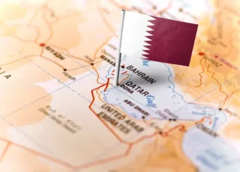 قطر في طهران لإنقاذ الهدنة.. هل تبدأ التسوية من مضيق هرمز؟