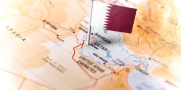 قطر في طهران لإنقاذ الهدنة.. هل تبدأ التسوية من مضيق هرمز؟