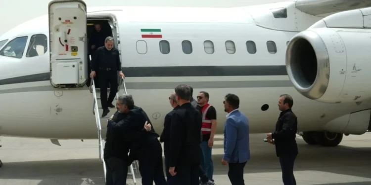 وزير الخارجية الإيراني يصل النجف للمشاركة في مراسم الزيارة