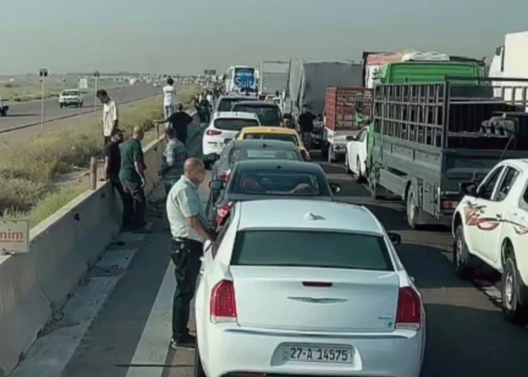 إغلاق طريق بابل- بغداد وسط احتجاجات خريجين ومطالبات بالتعيين