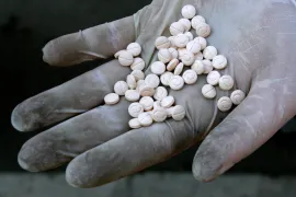 من يمول إمبراطورية المخدرات في العراق؟ 2 طن و370 كيلوغراماً تكشف حرباً أكبر من المروجين