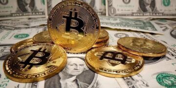 بيتكوين تهبط دون 63 ألف دولار.. تعثر التشريعات الأميركية ونتائج الشركات يضغطان على سوق العملات المشفرة