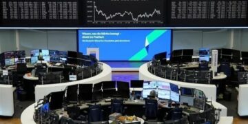 أسهم أوروبا تحت ضغط التكنولوجيا.. وعقوبات إيران تربك حسابات المستثمرين