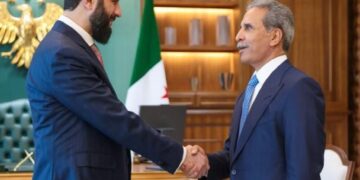 زيدان يلتقي الشرع في دمشق لبحث التعاون القضائي والقانوني بين العراق وسوريا