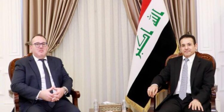 ‏القائم بالأعمال الأمريكي يواصل جولته الوداعية.. التقى الأعرجي وأكدا دعم أمن العراق واستقراره وسيادته