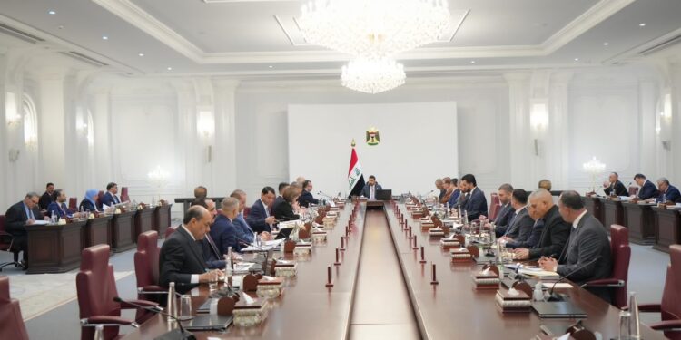 العراق يتجاوز تدقيق الرقابة المالية مؤقتاً لعقود الوقود.. قرار استثنائي لتأمين الكهرباء في ظل أزمة هرمز