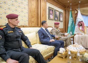 الشمري يبحث مع وزير الدفاع السعودي تعزيز التعاون العسكري والدفاعي بين بغداد والرياض
