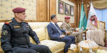 الشمري يبحث مع وزير الدفاع السعودي تعزيز التعاون العسكري والدفاعي بين بغداد والرياض