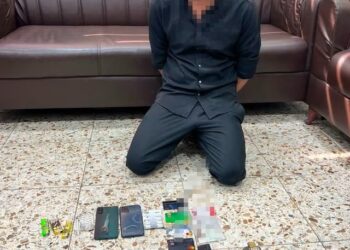 من سيطرة مرورية إلى عملية أمنية.. الإطاحة بمتهم بالمخدرات وضبط أسلحة وأدوات تعاطٍ في بغداد الجديدة