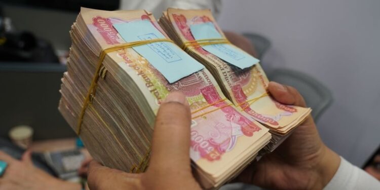 وزير المالية: الرواتب مؤمّنة بالكامل ولا نية لتوزيعها كل 45 يوماً
