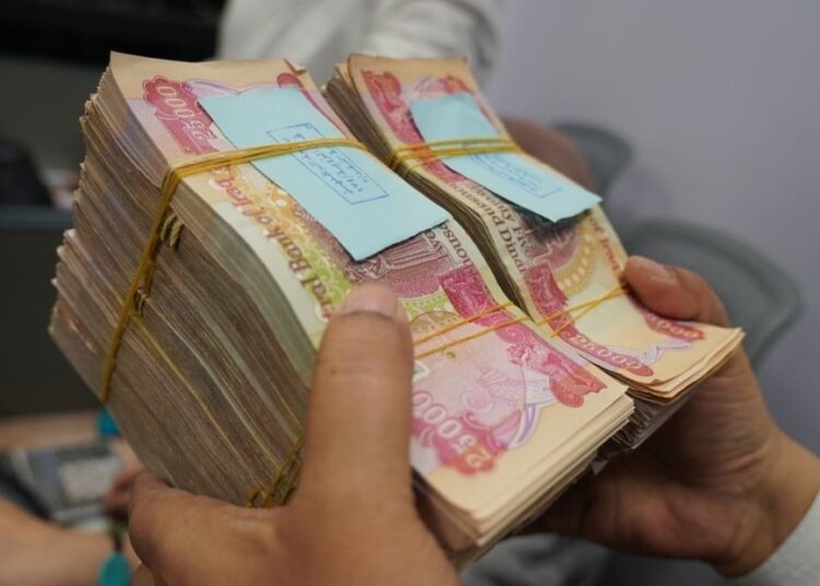 وزير المالية: الرواتب مؤمّنة بالكامل ولا نية لتوزيعها كل 45 يوماً