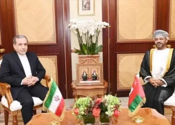 إيران وعمان يعلنان إطاراً بشأن هرمز: إنشاء ممر ملاحي مؤقت وتطهير المضيق من الألغام