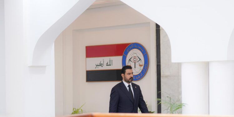 الزيدي يطلق مرحلة “الرقابة الوقائية”.. تدقيق العقود قبل توقيعها لإغلاق منافذ الفساد وحماية المال العام