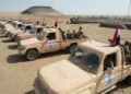 الحوثيون يصعّدون هجماتهم.. والجيش اليمني يتوعد برد عسكري بعد استهداف معسكراته في مأرب وحضرموت