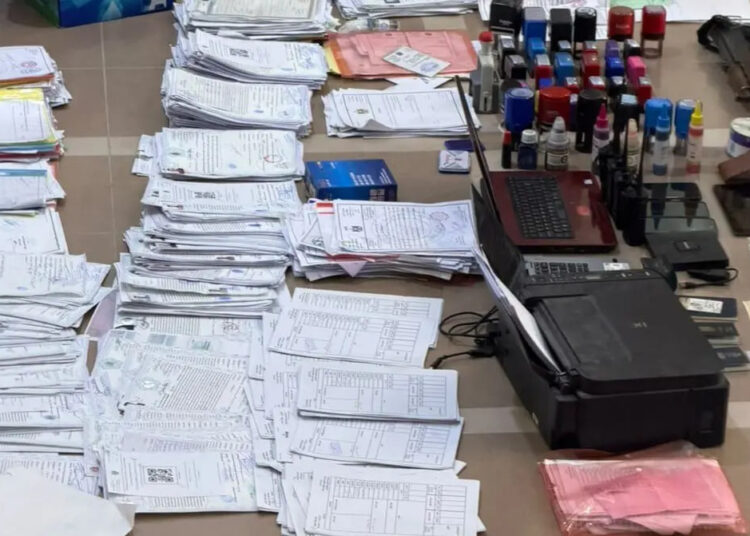 ضبط ملفات جديدة في شبكة تزوير عقارات بالناصرية.. التحقيقات تتوسع وتطال موظفين ومعقباً