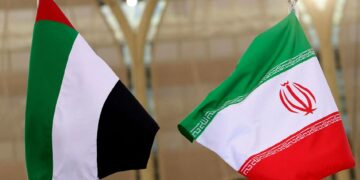 الإمارات تعلّق التعاملات مع إيران بعد رصد صاروخين باليستيين استهدفا الملاحة