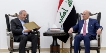 وزير الخارجية للسفير الإيراني: الحلول السلمية والحوار يمثلان الخيار الأفضل لمعالجة الأزمات