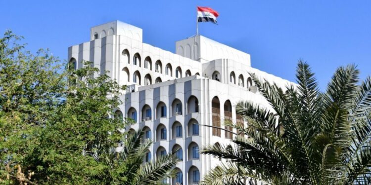 العراق يرحب باندماج “قسد” بمؤسسات الدولة السورية: يعزز استقرار سوريا وسيادتها