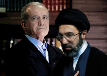 سبع ساعات خلف الأبواب المغلقة.. ماذا ناقش بزشكيان مع مجتبى خامنئي؟