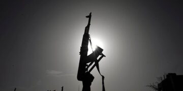 مشاجرة عائلية شرقي بغداد تنتهي بمأساة.. مقتل شقيقين واعتقال نجل أحدهما