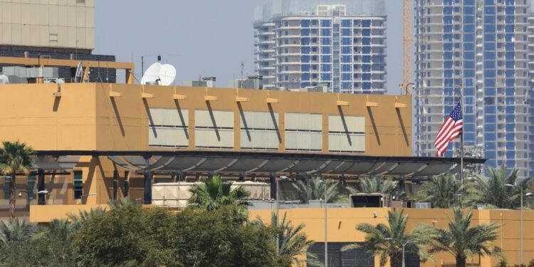 بينها العراق.. واشنطن تقرر إعادة دبلوماسييها إلى سفاراتها في دول الشرق الأوسط