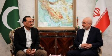 إيران تبدأ مباحثات مع عمان بشأن هرمز وترسل شروطها إلى واشنطن عبر الوسيط الباكستاني