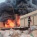 الدخان غطى المكان.. 22 فرقة إطفاء تنجح بإخماد حريق معمل للبلاستيك شمال شرق بغداد