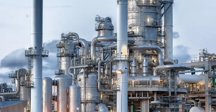 اليابان تبحث عن بدائل لهرمز.. دعم مرتقب لخطوط أنابيب النفط في العراق والشرق الأوسط